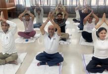 GNIOT College News : “स्वस्थ तन-मन का मंत्र है योग”, जीएनआईओटी एमबीए संस्थान में अंतर्राष्ट्रीय योग दिवस पर हुआ विशेष आयोजन, संस्थान के शिक्षकों, स्टाफ सदस्यों और अधिकारियों ने उत्साहपूर्वक भाग लेते हुए योग के माध्यम से स्वस्थ और संतुलित जीवन जीने का संकल्प लिया