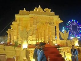 Greater Noida West Ramleela News : आकर्षण का केंद्र बनी ग्रेटर नोएडा वेस्ट की भव्य रामलीला, अयोध्या के राम मंदिर की तर्ज पर बनाया गया भव्य मंदिर मॉडल